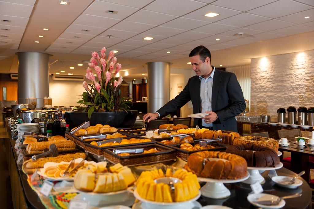 Best Western Premier Maceio Ngoại thất bức ảnh A buffet at a hotel